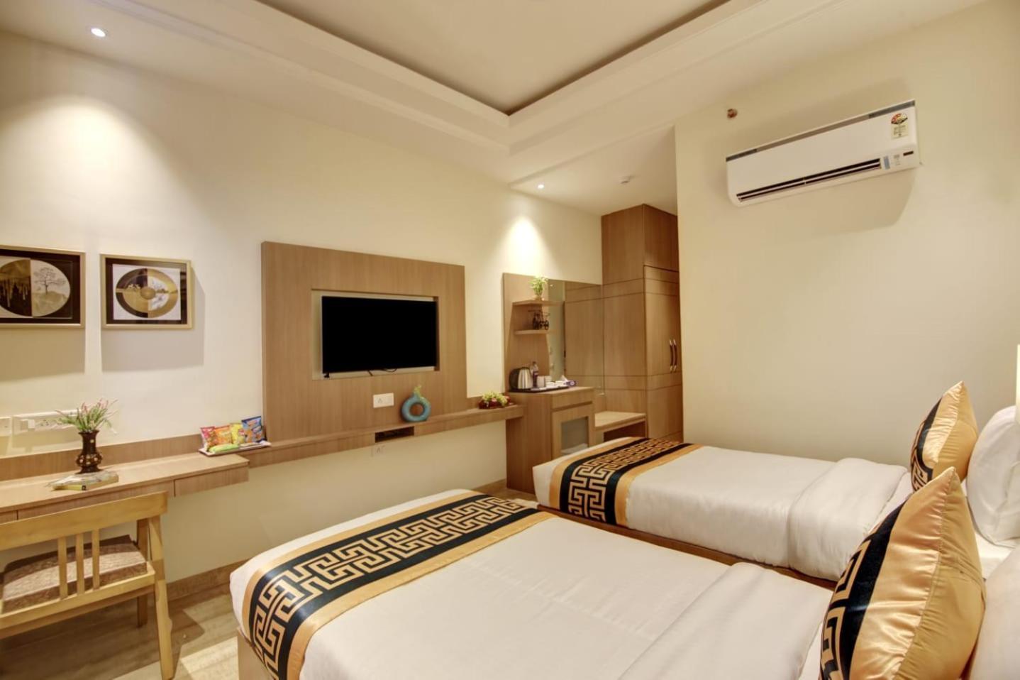 Hotel Grand Aerotech Yeni Delhi Dış mekan fotoğraf