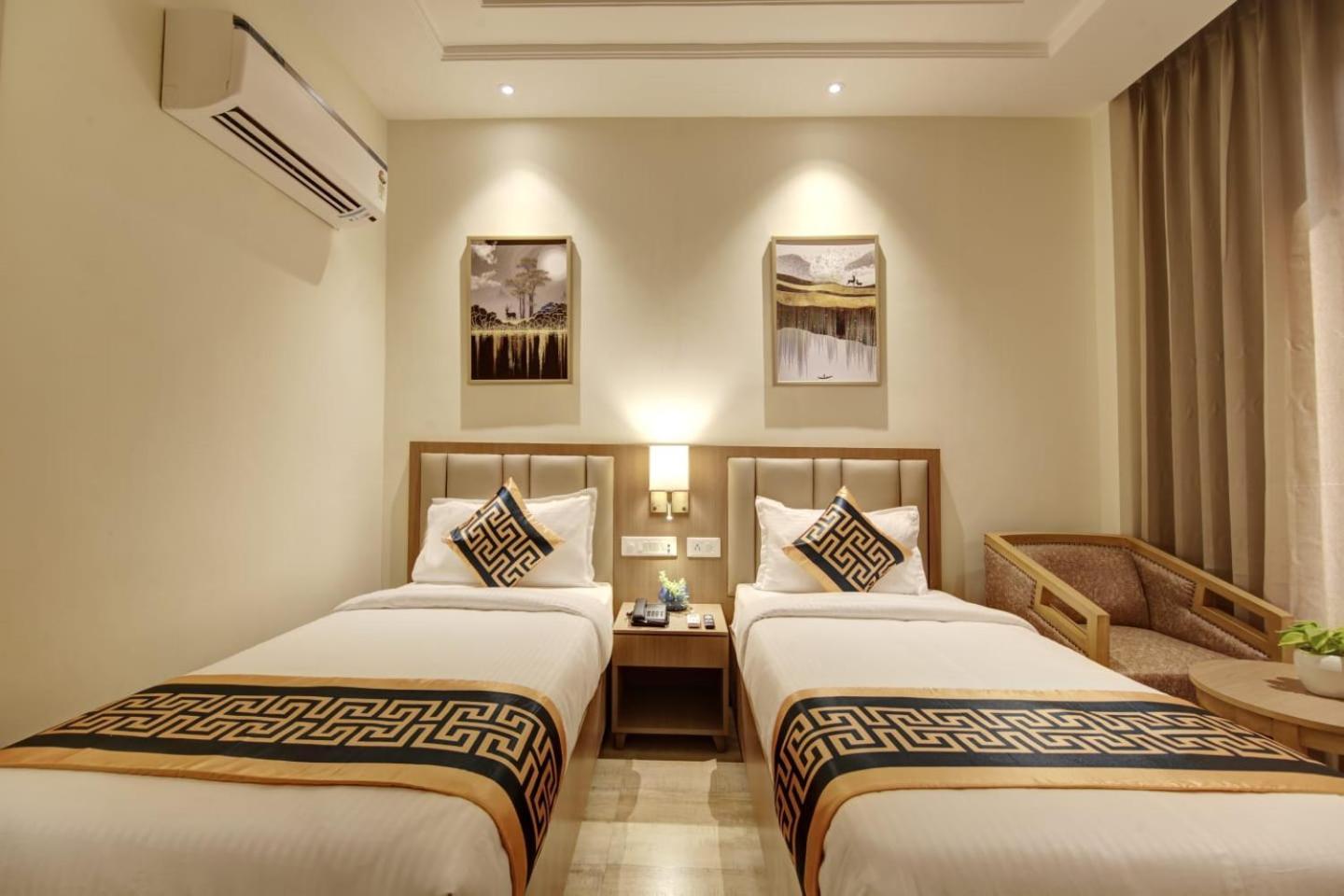 Hotel Grand Aerotech Yeni Delhi Dış mekan fotoğraf