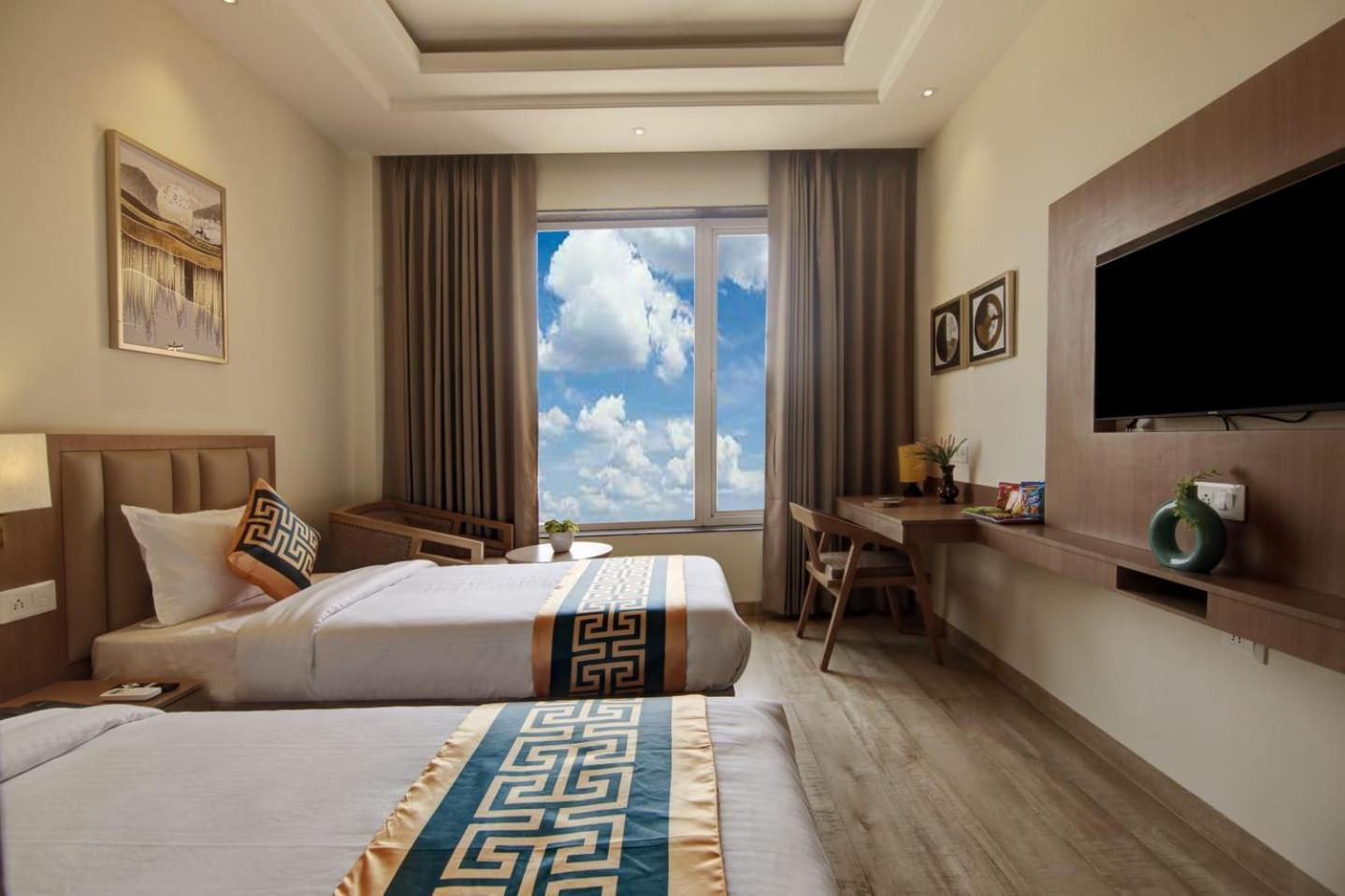 Hotel Grand Aerotech Yeni Delhi Dış mekan fotoğraf